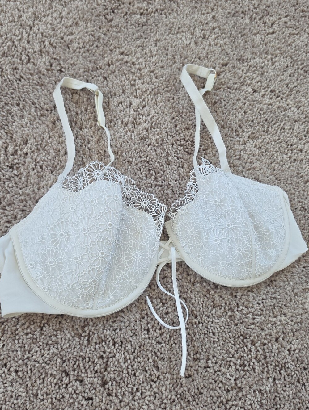 Victoria Secret VERY SEXY white Lace Bra